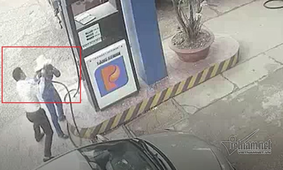 NHÂN VIÊN BÁN XĂNG BỊ ĐÁNH, ĐÁNH nữ NHÂN VIÊN, đánh nữ nhân viên bán xăng, ngân hàng hợp tác xã