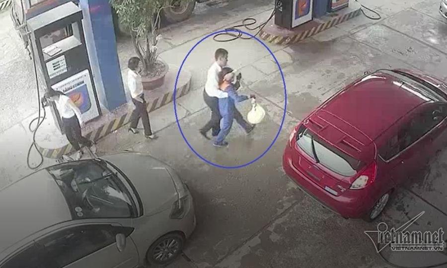 NHÂN VIÊN BÁN XĂNG BỊ ĐÁNH, ĐÁNH nữ NHÂN VIÊN, đánh nữ nhân viên bán xăng, ngân hàng hợp tác xã