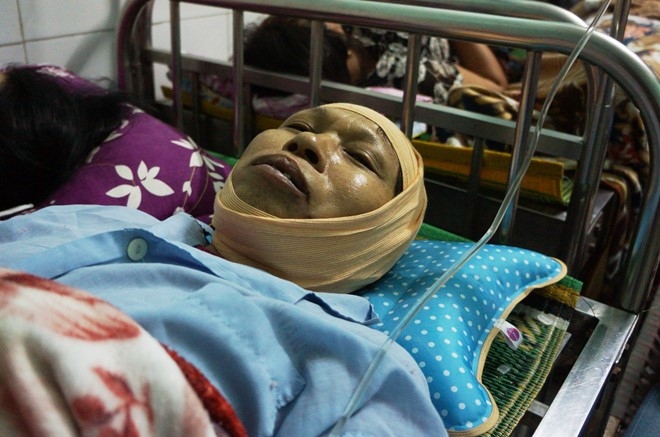 'Sau tieng no nhu bom, hon chuc nguoi mau me day minh' hinh anh 1