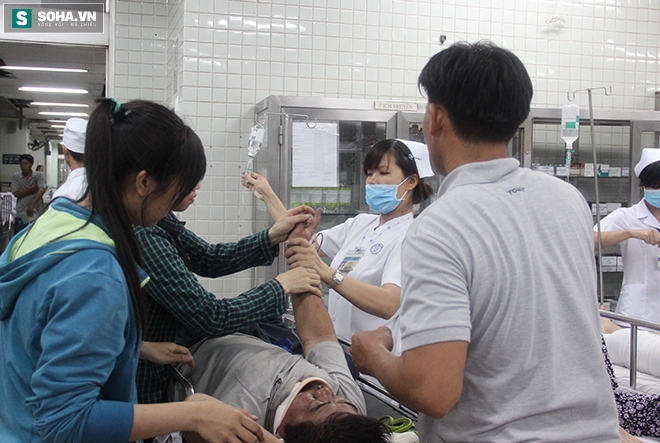 Ma men chửi rủa, đánh y tá, nôn thốc nôn tháo lên người bác sĩ - Ảnh 3.