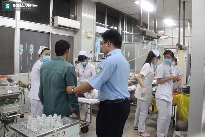 Ma men chửi rủa, đánh y tá, nôn thốc nôn tháo lên người bác sĩ - Ảnh 5.