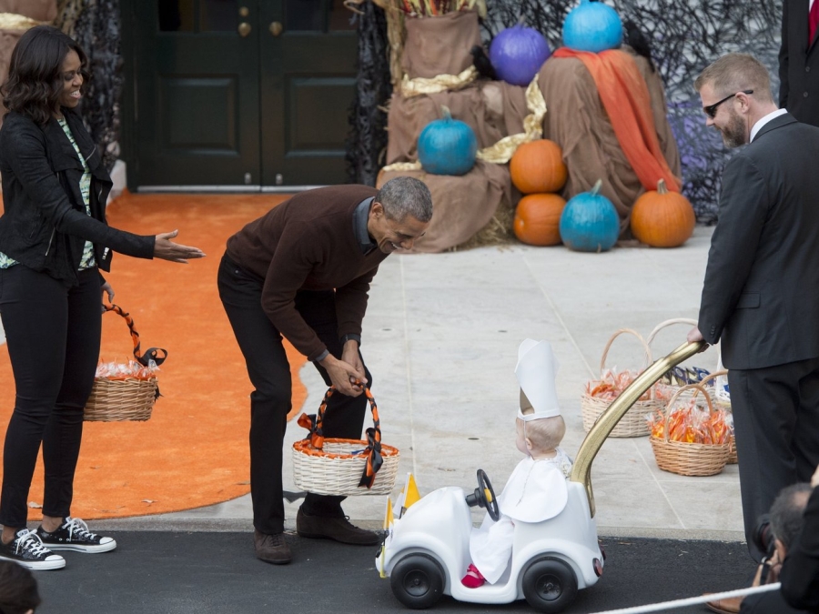 Tổng thống Obama và phu nhân làm 'thây ma' ngày Halloween 