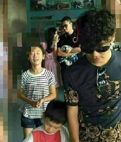 Vo tai tu 'Thien ha vo tac' to cao bi cuong buc hinh anh 2