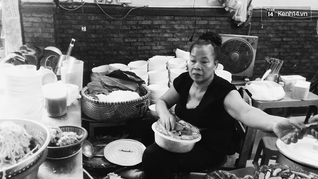 Góc khuất ít người biết về cuộc sống nhiều nỗi buồn của bà chủ quán bún chửi Hà Nội - Ảnh 5.