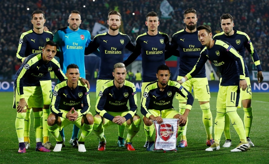 Oezil solo dang cap giup Arsenal gianh ve vao vong knock-out hinh anh 1