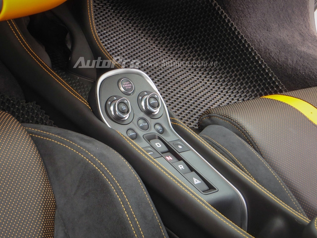  Kết hợp cùng hộp số 7 cấp SSG, siêu xe McLaren 570S có thời gian tăng tốc từ vị trí xuất phát lên 100 km/h vào khoảng 3,2 giây trước khi đạt vận tốc tối đa 328 km/h. So với đàn anh 650S Spider, siêu xe này có thời gian tăng tốc chậm hơn 0,2 giây. 