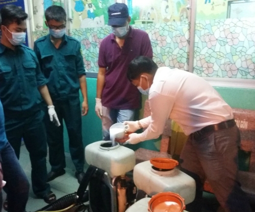Phun hóa chất diệt muỗi tại TP HCM. Ảnh: T.D