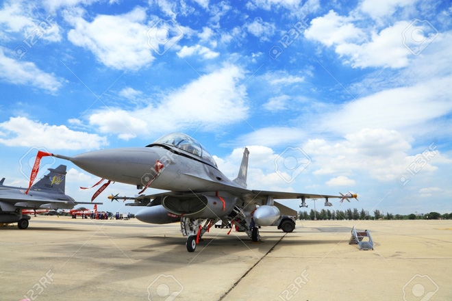 Cho Không quân Singapore thuê căn cứ để luyện tập... được tặng F-16 - Ảnh 1.