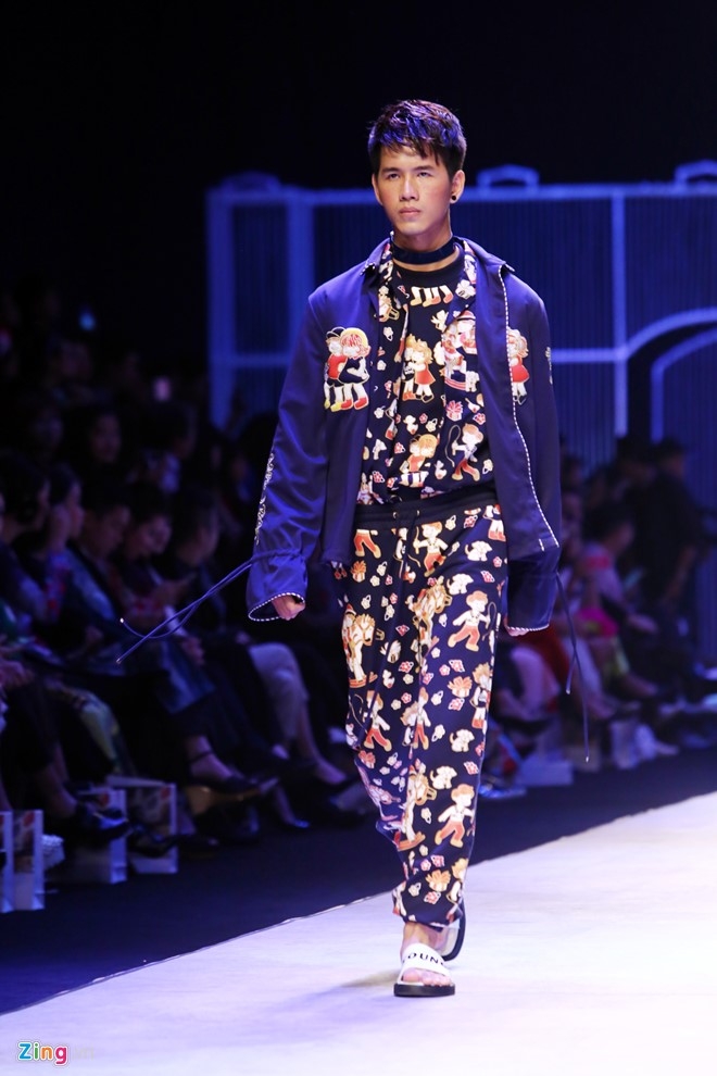Dem 2 fashion week: Nguoi mau chay tan loan tren san dien hinh anh 2