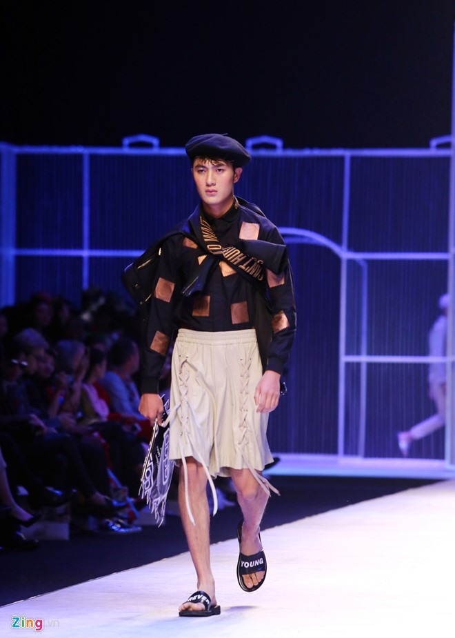 Dem 2 fashion week: Nguoi mau chay tan loan tren san dien hinh anh 4