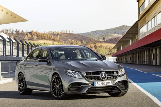 Mercedes E63 AMG 2017 - sieu xe trong hinh hai sedan hinh anh 1
