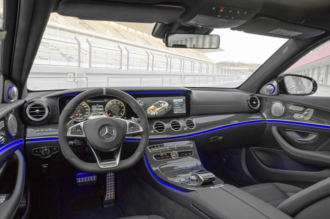 Mercedes E63 AMG 2017 - sieu xe trong hinh hai sedan hinh anh 3