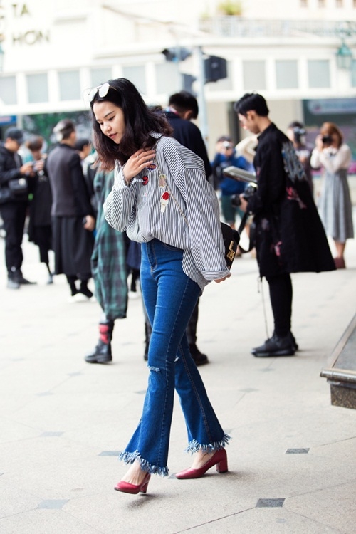 Mốt khoe áo ngực, đeo yên cương 'đổ bộ' đường phố Hà Nội