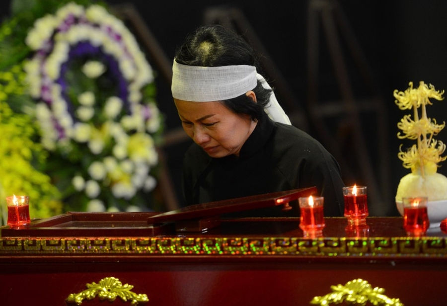 Quoc Khanh khoc o dam tang nghe si Pham Bang hinh anh 4