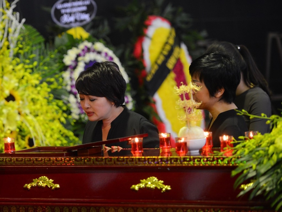 Quoc Khanh khoc o dam tang nghe si Pham Bang hinh anh 11