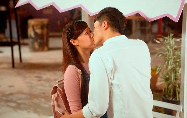 ‘4 nam, 2 chang, 1 tinh yeu’: Phim hoc tro con non tay hinh anh 2
