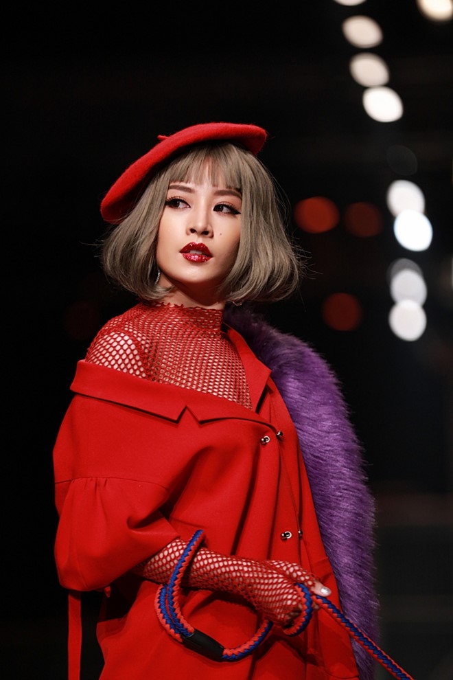 Chi Pu dat cun cung lam nguoi mau catwalk hinh anh 2