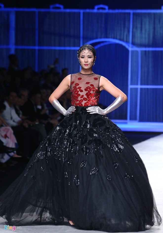 Chi Pu dat cun cung lam nguoi mau catwalk hinh anh 3