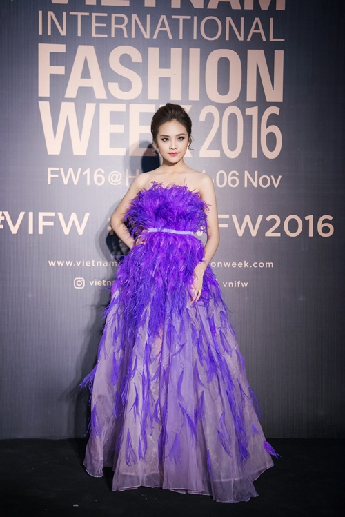 Tố Như, top 10 Hoa hậu Việt Nam 2016 vai trần nuột nà.