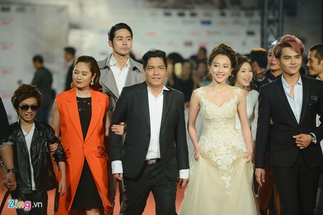 Dinh Ngoc Diep, Victor Vu tay trong tay tren tham do LHP hinh anh 13