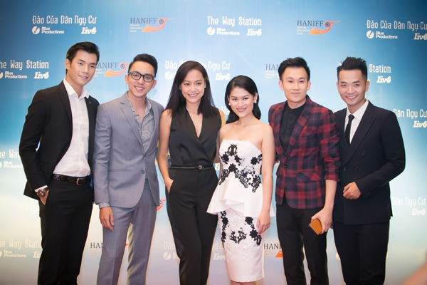 gai-nhay-minh-thu-khoe-vong-1-khi-den-chuc-mung-hong-anh-10