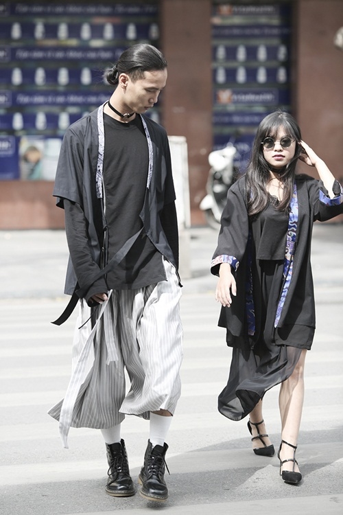 Giới trẻ Hà Nội mặc kỳ quái trên phố