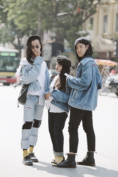 Giới trẻ Hà Nội mặc kỳ quái trên phố
