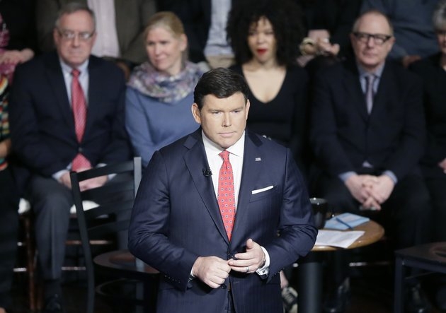  Bret Baier, người dẫn chương trình nổi tiếng của đài Fox News, loan tin bà Clinton có thể bị truy tố. (Ảnh: Huffington Post) 
