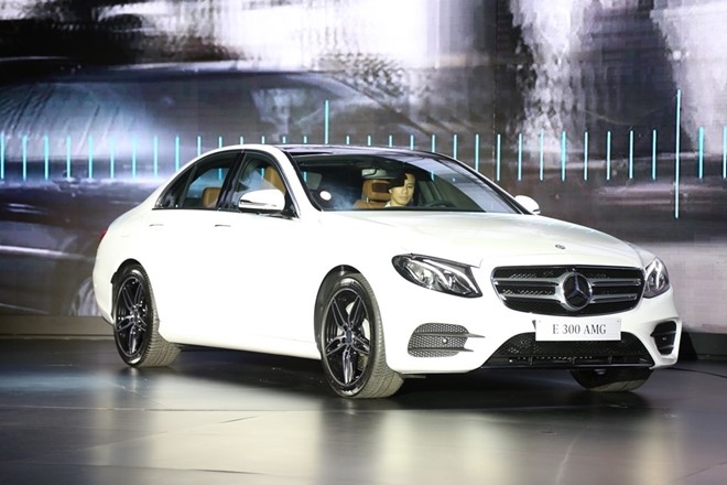 Mercedes trieu hoi E-Class 2017 vi loi chet may hinh anh 1