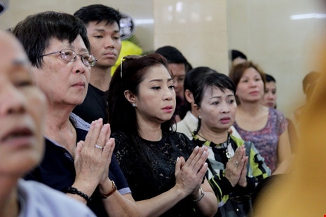 Nghệ sĩ nghẹn ngào đến viếng 'sầu nữ' Út Bạch Lan - ảnh 7