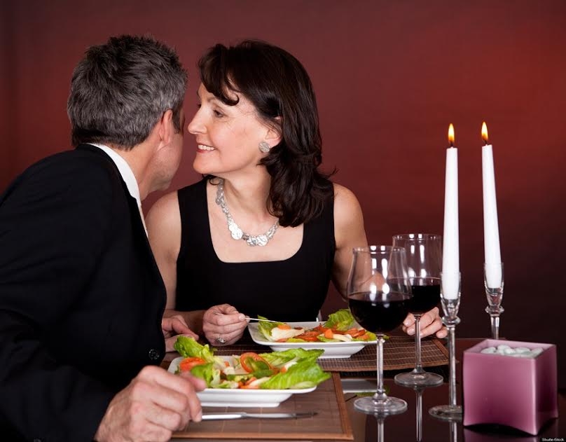 hẹn hò, đàn ông, phụ nữ, tuổi ngũ tuần, hẹn hò tuổi 50, lắng nghe, thấu hiểu
