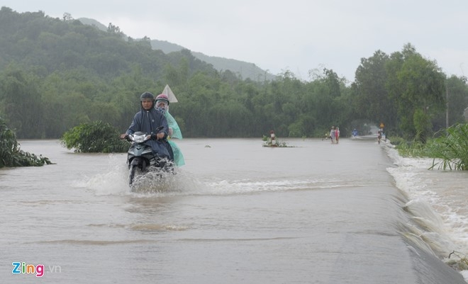 Canh do nat vung ron lu Phu Yen hinh anh 14