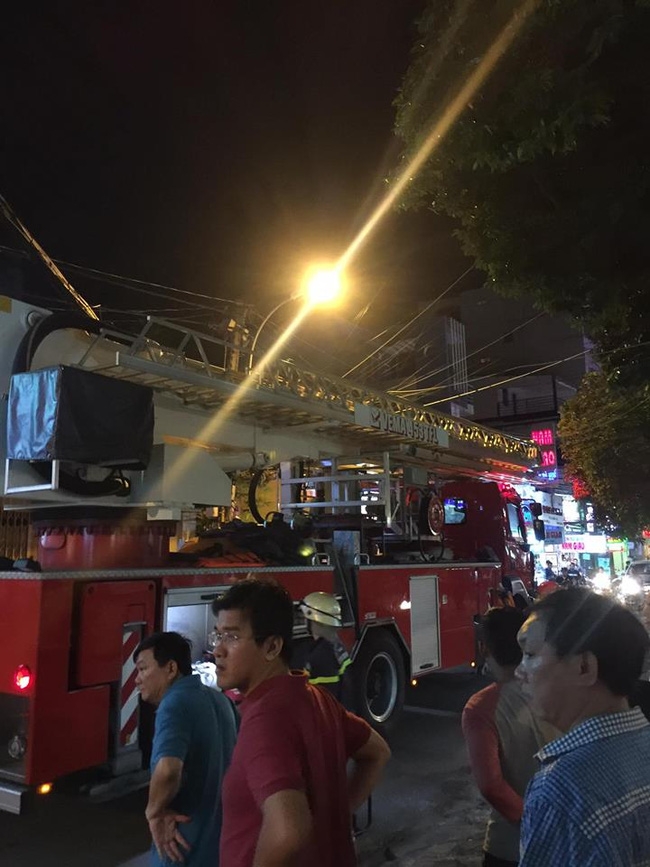 Cháy nổ ở phố Tây Sài Gòn, hàng nghìn người nhốn nháo - Ảnh 5.