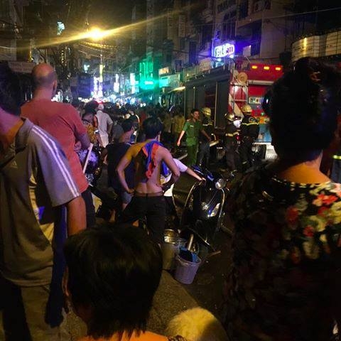 Cháy nổ ở phố Tây Sài Gòn, hàng nghìn người nhốn nháo - Ảnh 8.