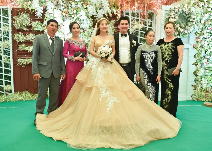 Khanh Hien cua 'Hoa vang co xanh' rang ro trong ngay cuoi hinh anh 12