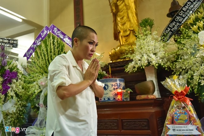 Phi Nhung, Phuong Thanh vieng sau nu Ut Bach Lan luc nua dem hinh anh 4