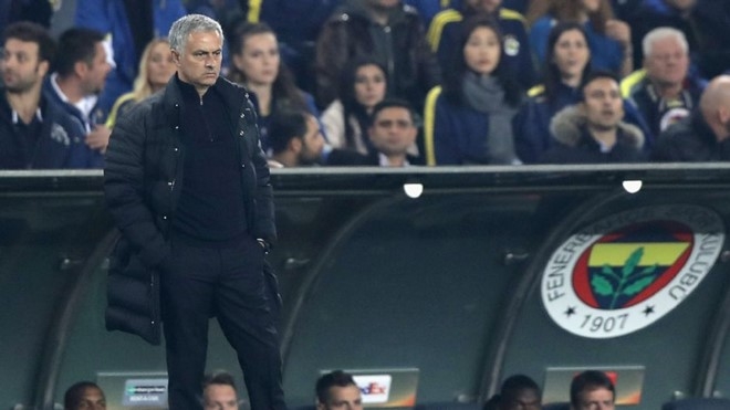 Tham vong tro thanh Sir Alex dang lam hai Mourinho hinh anh 1
