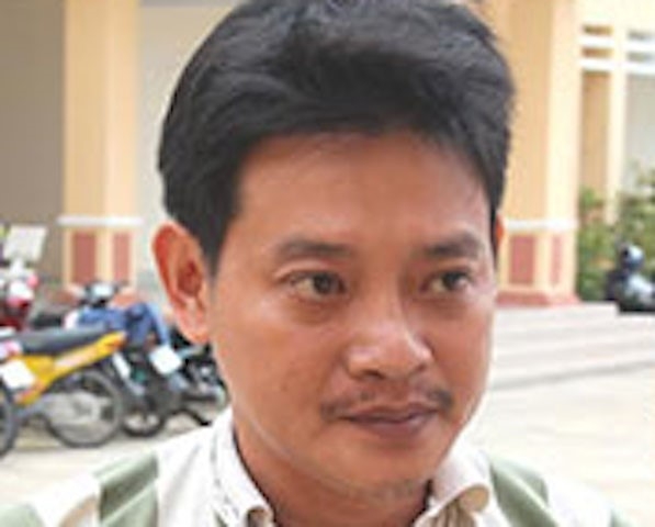 Thue xe oto sang Campuchia cam co, danh bac hinh anh 1
