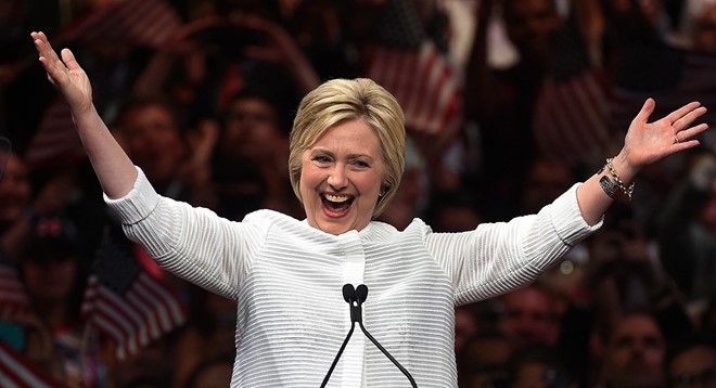 Trump va Clinton dat tiec an mung chien thang gan nhau hinh anh 2