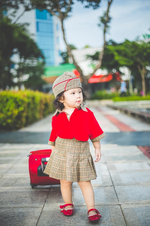 be gai bu bam hoa tiep vien hang khong nhi sieu dang yeu hinh anh 7