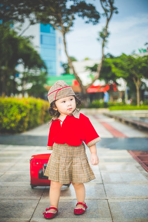be gai bu bam hoa tiep vien hang khong nhi sieu dang yeu hinh anh 8