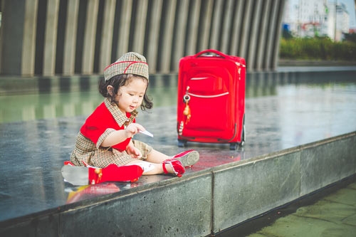 be gai bu bam hoa tiep vien hang khong nhi sieu dang yeu hinh anh 11