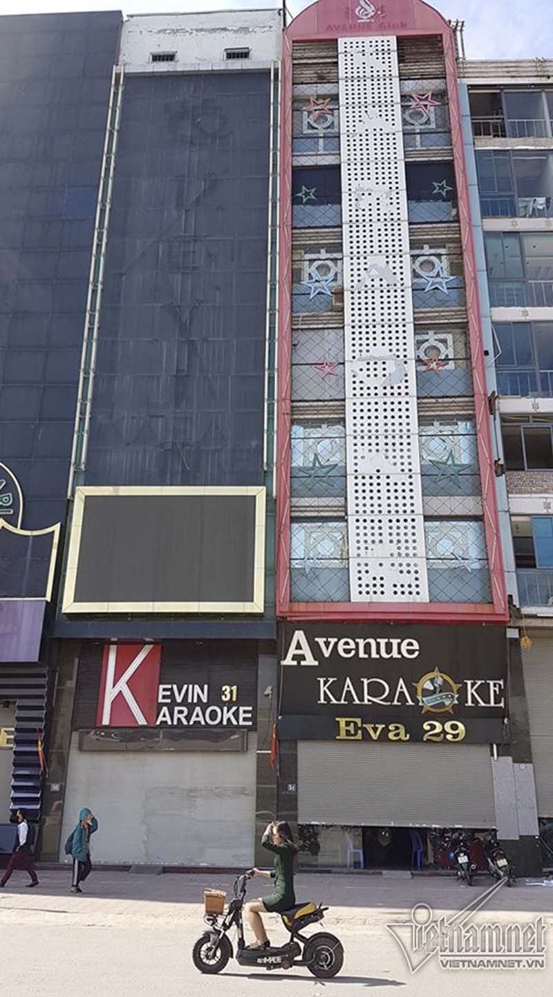 cháy ở trần thái tông, Cháy quán karaoke, dỡ biển quảng cáo