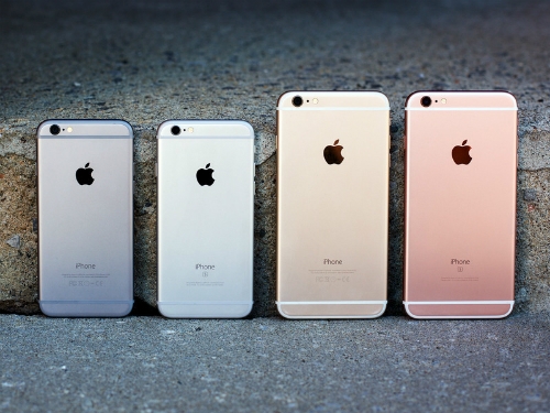 Loại hàng qua sử dụng phổ biến ở Việt Nam kéo giá iPhone ngày càng rẻ đi.