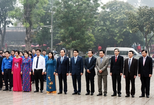 lanh-dao-ha-noi-dat-vong-hoa-tuong-niem-tai-tuong-dai-le-nin