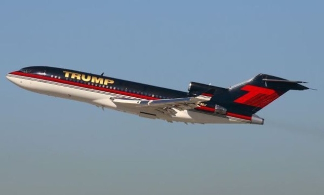 Khi cảm thấy mệt mỏi ở New York, vị tỷ phú có thể lên chiếc Boeing 727 giá 100 triệu USD hoặc những chiếc máy bay phản lực để đến các khu biệt thự khác của mình..