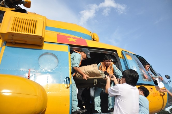 Trực thăng đưa bệnh nhân về sân bay Tân Sơn Nhất /// Ảnh: Duy Tính