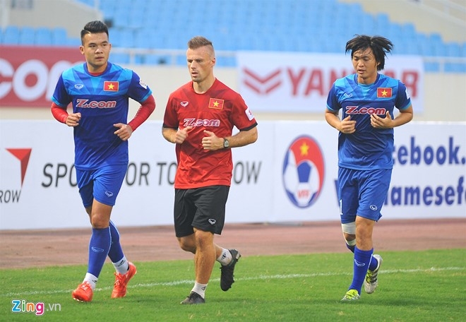 Tuyen thu Indonesia treu gheo fan nu Viet Nam hinh anh 8