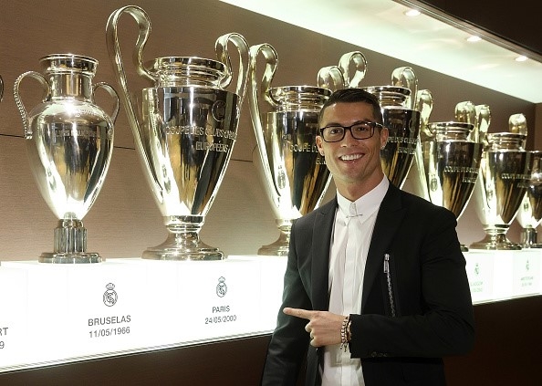 Cong dong mang che gieu cap kinh cua Ronaldo hinh anh 1
