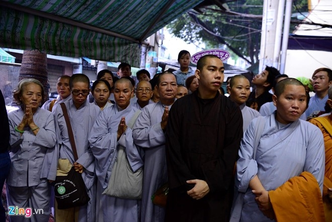 Khan gia tran ra duong, doi mua tien biet sau nu Ut Bach Lan hinh anh 3